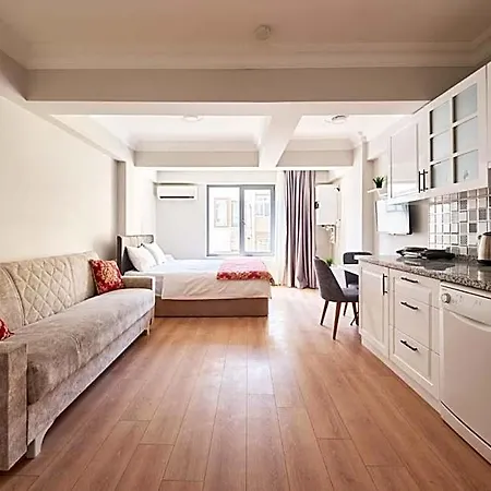 Aymira Pangalti Aparthotel *